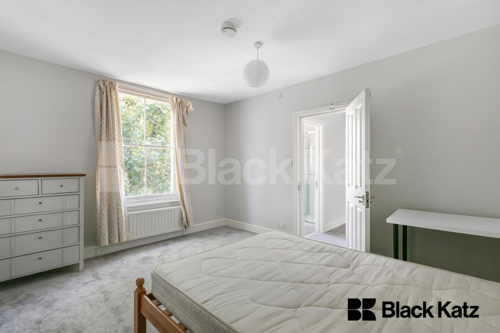 Charming 5-Bed Georgian Gem in SE15: Ideal for Students and Sharers Friary Road, Peckham